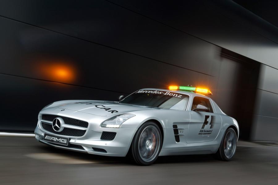 Mercedes-Benz SLS AMG F1 Safety Car 2010 года  (фото 2 из 46)